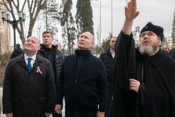 Ukraine: Poutine s'est rendu à Marioupol dévastée, première visite en zone conquise