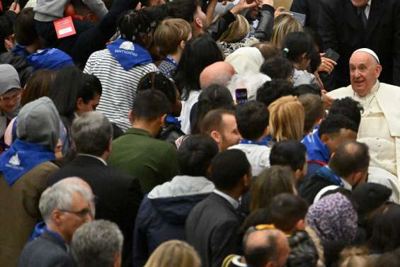 Le pape reçoit en audience des réfugiés arrivés grâce aux couloirs humanitaires