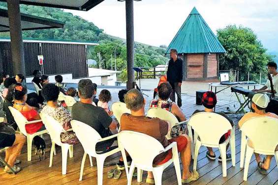 La Lune s’est donnée en spectacle lors de la veillée