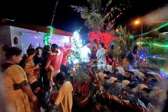 La maison du père Noël illumine les fêtes