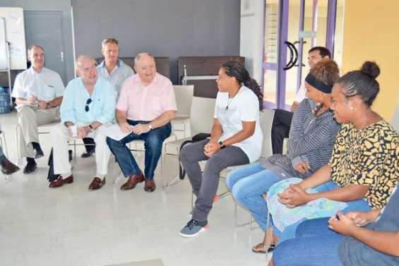 Les lycéens échangent avec deux députés