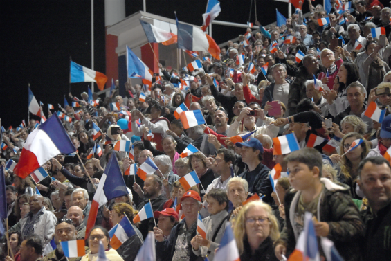 Des milliers de participants au meeting de clôture des Loyalistes
