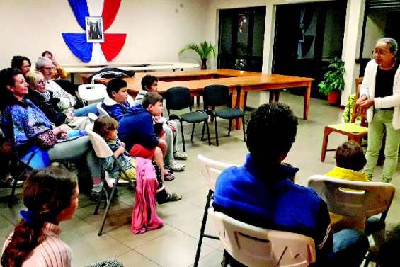 Deux conteurs aux veillées du marché