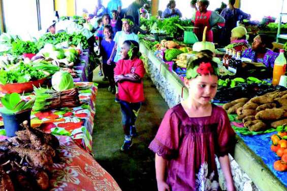 Des danses et des chants au marché municipal