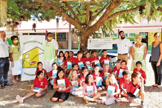 Des dictionnaires pour les élèves de Yahoué