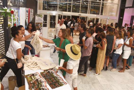 La soirée Dolce Vita attire la foule au Dumbéa Mall