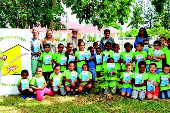 Des dictionnaires distribués  à l’école Daniel-Mathieu