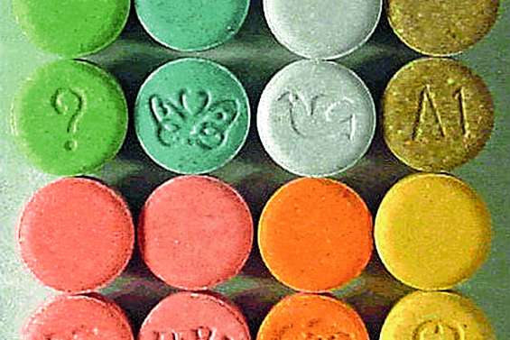 Imbroglio autour de la livraison d’un colis avec une centaine de cachets d’ecstasy et de cocaïne