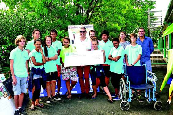 Les jeunes inventeurs du collège récompensés par un gros chèque