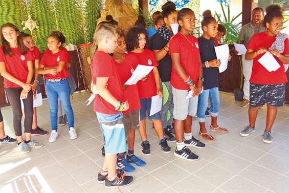 Le vice-recteur Erick Roser à la découverte du collège Louis-Léopold-Djiet