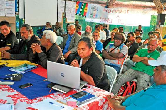Le FLNKS adresse des demandes à l'État