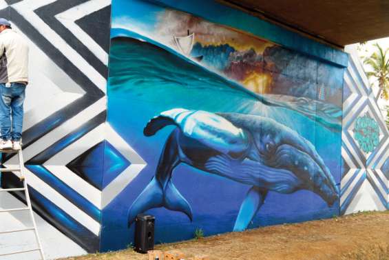 Une fresque géante sous l’échangeur de Koutio