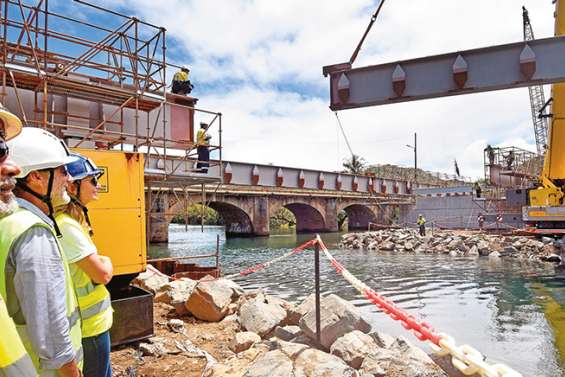 [VIDÉO] Le nouveau géant de fer de Dumbéa a été calé au millimètre près