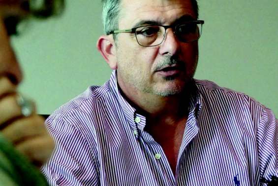 Clinique : le gouvernement accuse les promoteurs de « bloquer » la situation