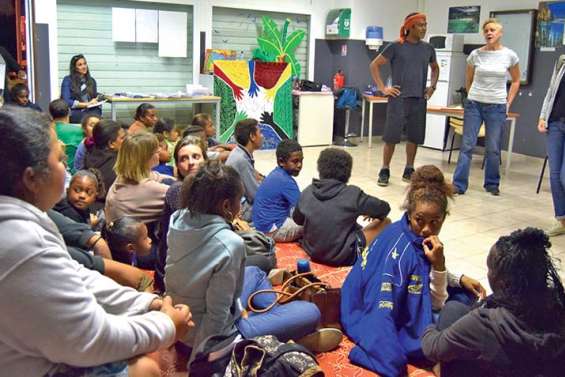 Je tiens à toi : le théâtre forum qui aide  à prévenir le suicide des jeunes