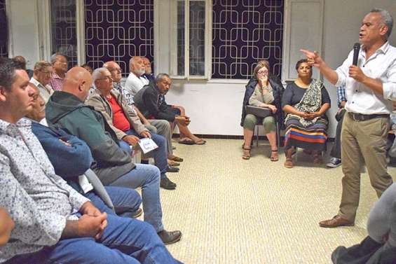 Willy Gatuhau remonte sur le ring avant le second tour du 28 juin