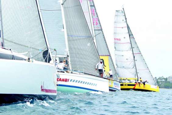 J-100 avant le départ de la Groupama Race