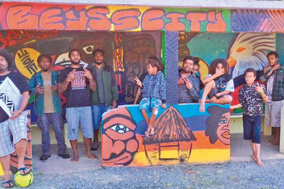 Coup de jeune et de peinture pour les guérites de Gorodu