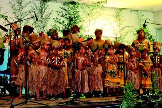 Tous les écoliers de Houaïlou en fête