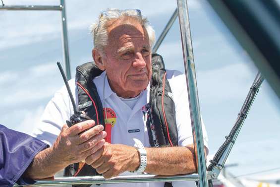 Jon Sanders, 81 ans et 11 tours du monde