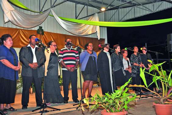 Les conférences bibliques attirent le public au champ de foire