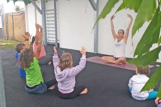 Des cours de yoga au centre aquatique Le Grand bleu