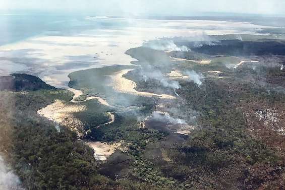 L’île Fraser ravagée par les feux de forêt