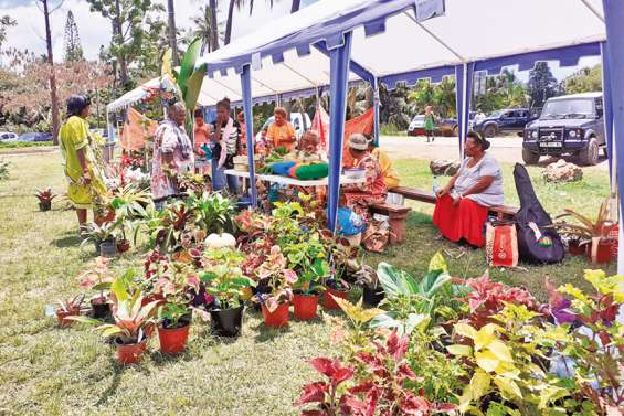 Une cinquantaine de stands au marché des femmes