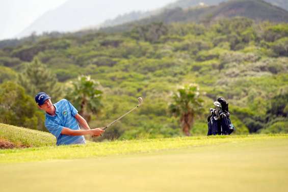 Golf : Hugo Koch vire en tête du SPJO
