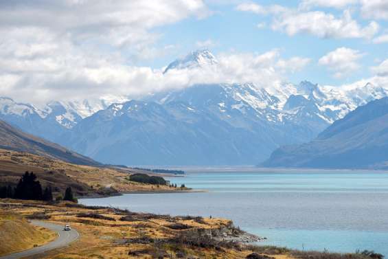 Les Hobbits quittent la Terre du Milieu