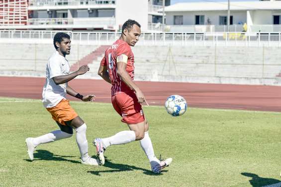 Football : Tiga entretient l'espoir en dominant Lössi
