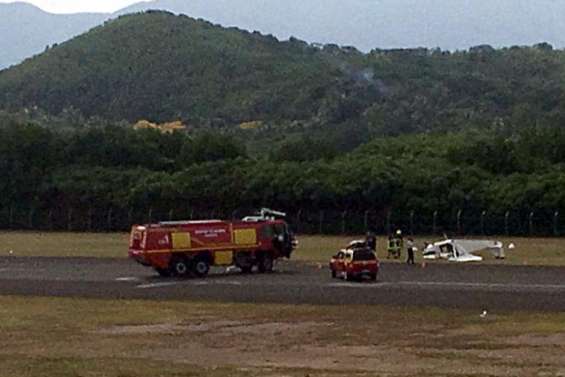 Un ULM finit sur le toit à Magenta
