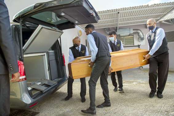 Renforts et nouvelles évacuations en vue aux Antilles