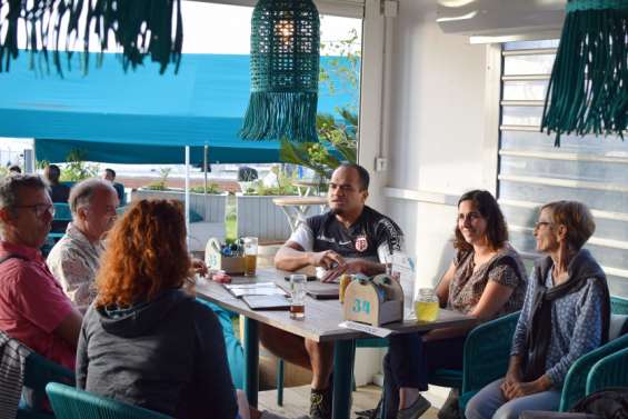 De l'impro pour animer le troisième Café signe de l'année