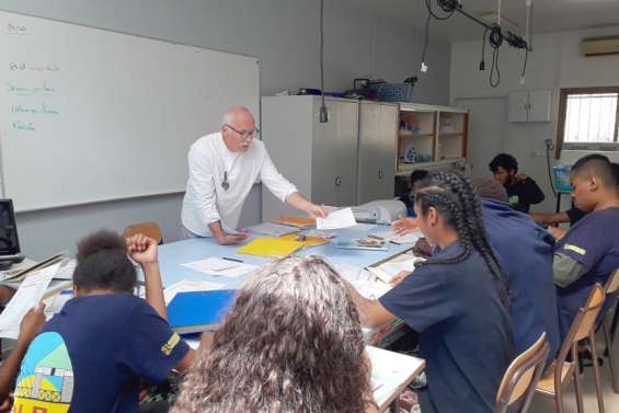 Des ateliers d'orientation au collège Théodore-Kawa-Braïno