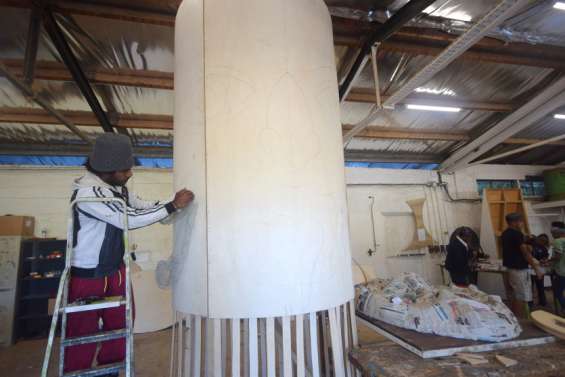 Le char du carnaval prend forme sous les mains de jeunes en insertion