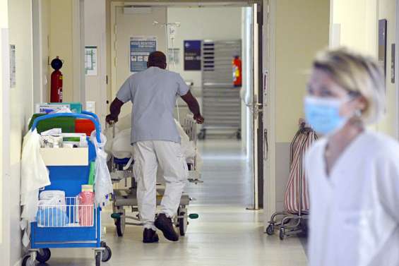 Les deux hôpitaux recrutent massivement des infirmiers et des aides-soignants