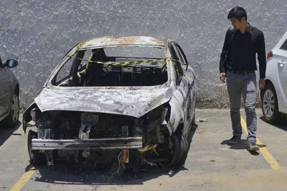 L'ambassadeur, sa femme et l'amant