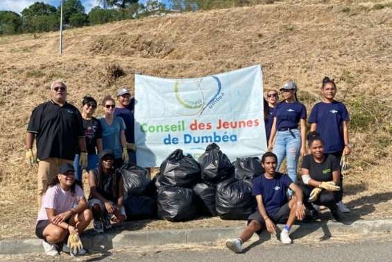 Le conseil des jeunes mène une opération nettoyage de déchets