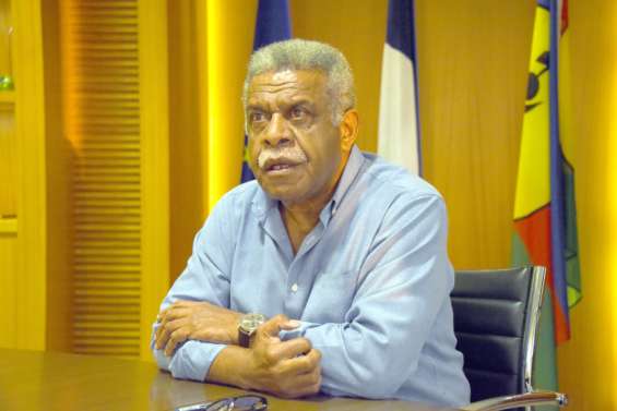 Le haut-commissaire et le président du gouvernement en conférence de presse à 19 heures