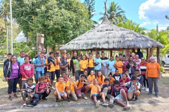Les collégiens de Païamboué à Canala