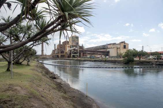 Deux cas positifs à la SLN, dépistage massif de salariés en cours