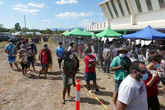 A Koné et Nouméa, affluence dans les vaccinodromes