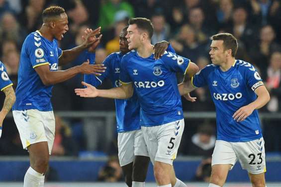 Everton rejoint la tête du classement en Angleterre