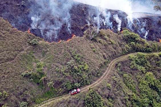 Un nouveau feu de brousse à Bourail
