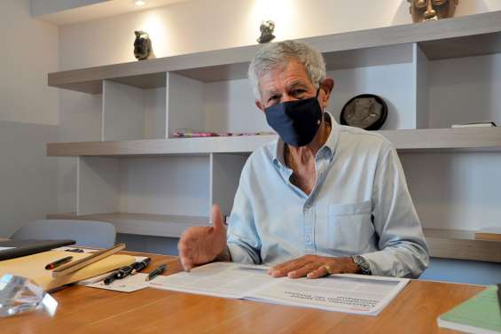 Pierre Frogier demande à l'Élysée de maintenir la date du référendum