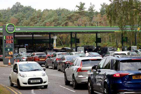 Pénurie d'essence : Londres appelle l'armée à se tenir prête