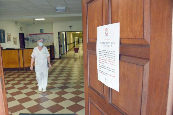 Santé : dans les Ehpad, les incertitudes autour de l'obligation vaccinale inquiètent