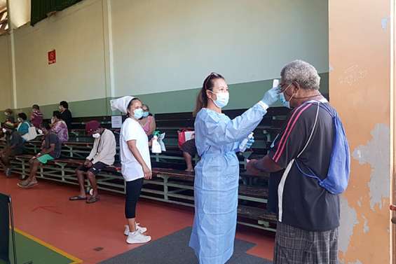 Un vaccinodrome à la salle polyvalente de Koumac