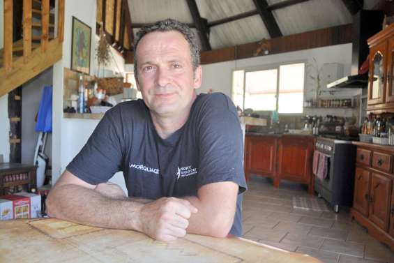 Thomas, touché par la Covid : à la maison, 